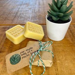 Beeswax mix refresher bar: Refresh your beeswax wraps with this eco-friendly refresher bar. Sustainably extends the life of your beeswax wraps.