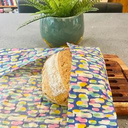 Bright bouquet Bread Saver Beeswax Wrap: Eco-friendly bread saver beeswax wrap featuring a bright bouquet design for sustainable food storage. Plastic-free alternative.